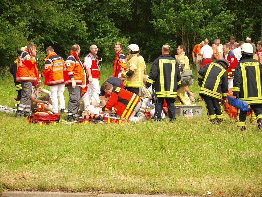 Schwerer Unfall mit Reisebus Lohmar Donrather Dreieck P080.JPG